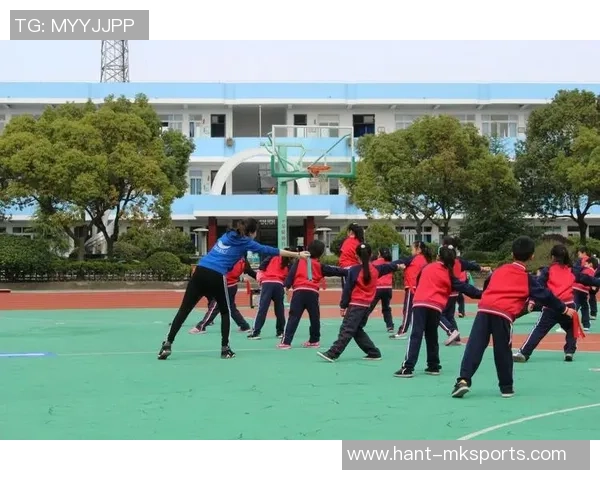 足球进校园的意义与价值探讨促进学生全面发展与健康成长